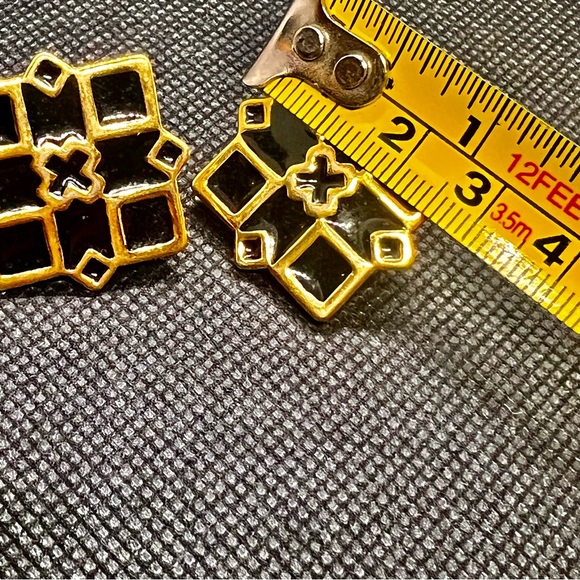 Vintage MONET Gold‎ Tone & Black Enamel Modern Earrings Designer Runway Signed - Picture 4 of 4